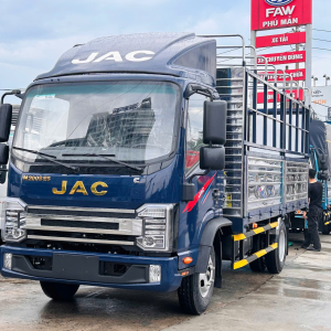 Ngoại thất xe được trang bị đầy đủ, phục vụ tài xế đường dài