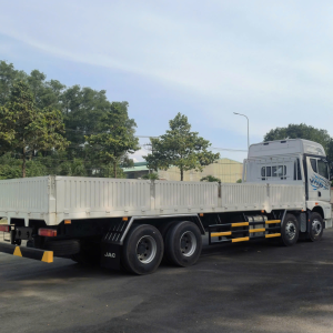 Thùng xe được thiết kế dài, cấu trúc chắc chắn