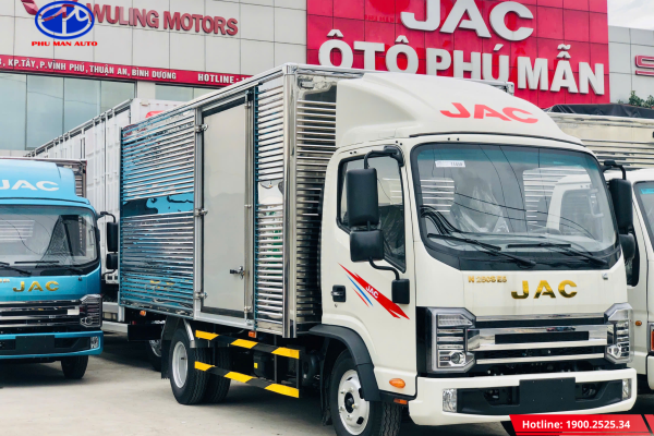 Xe sở hữu ngoại hình mạnh mẽ, cứng cáp