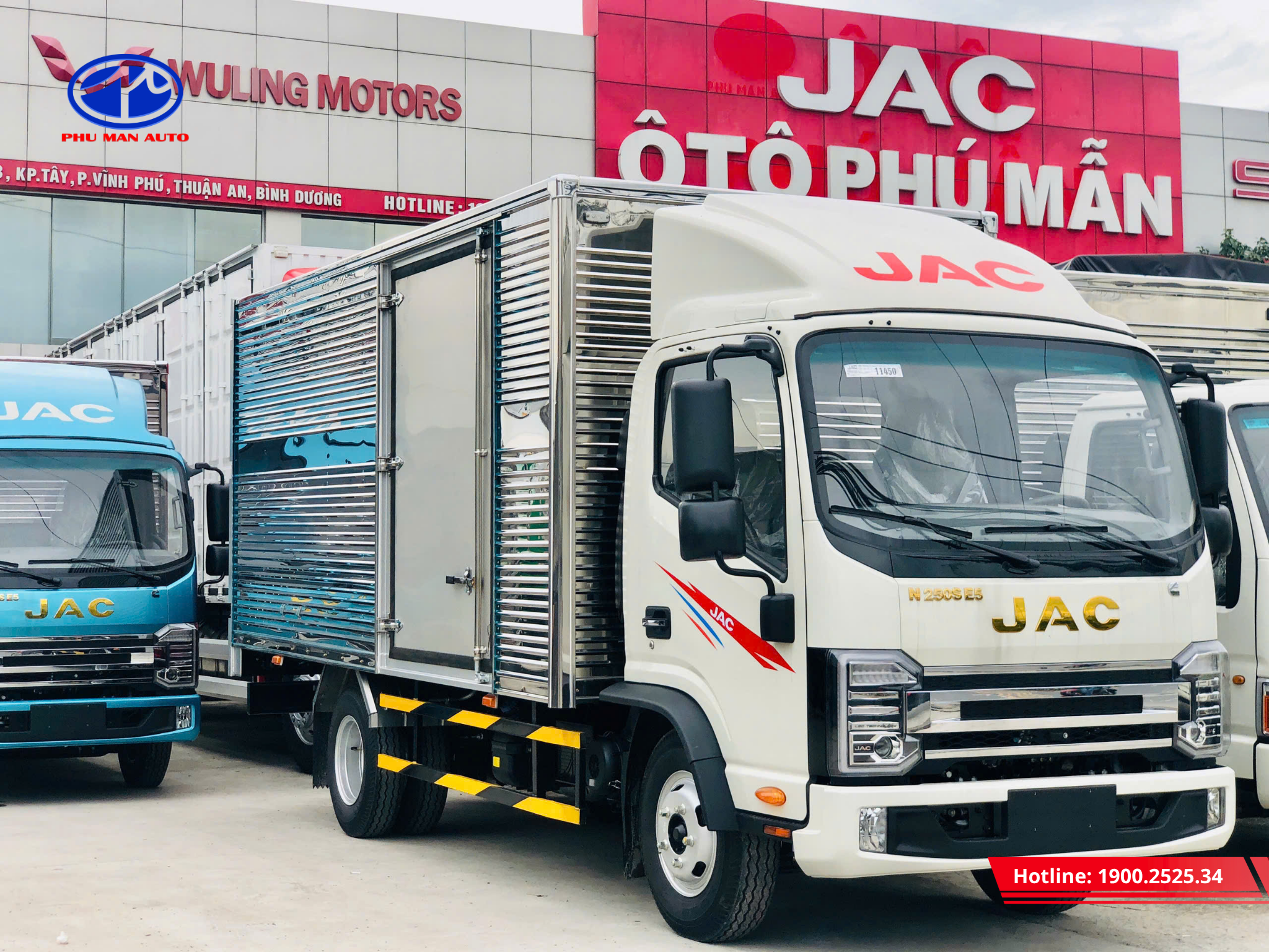 Xe sở hữu ngoại hình mạnh mẽ, cứng cáp