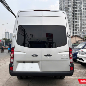 Thiết kế cửa sau mở hai bên, thuận tiện để sắp xếp hành lý đi đường