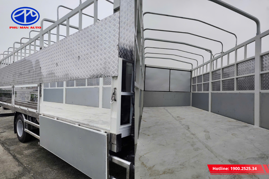 Thùng được thiết kế mở bửng linh hoạt, bốc dỡ hàng hóa dễ dàng