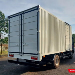 Thùng xe thiết kế dạng container, bảo vệ hàng hóa tối ưu