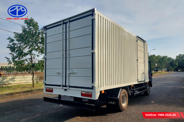Thùng xe thiết kế dạng container, bảo vệ hàng hóa tối ưu