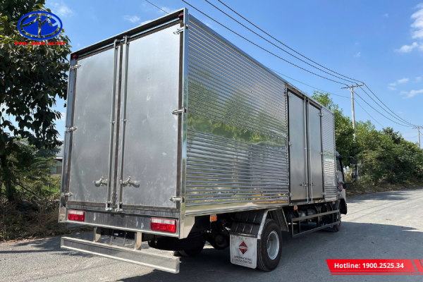 Thùng xe được thiết kế chắc chắn, đồ bền cao