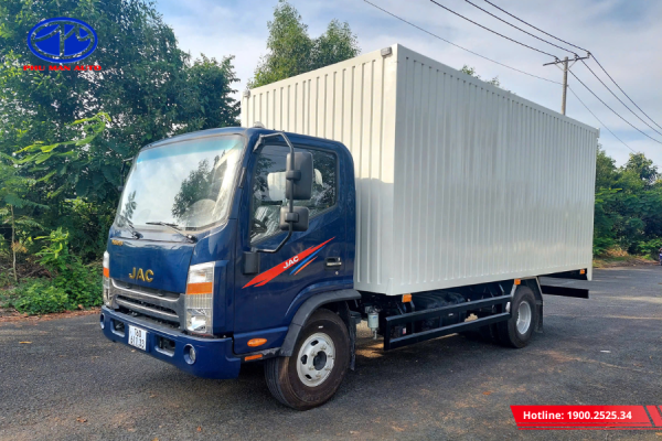 Ngoại thất của xe JAC N650 E5 mạnh mẽ, chuyên nghiệp