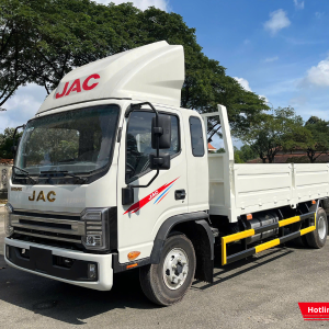 Xe sở hữu cabin vuông vức, mạnh mẽ