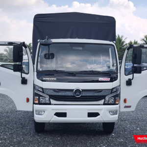 Cabin xe vuông vức, kết hợp cùng đèn pha chiếu sáng