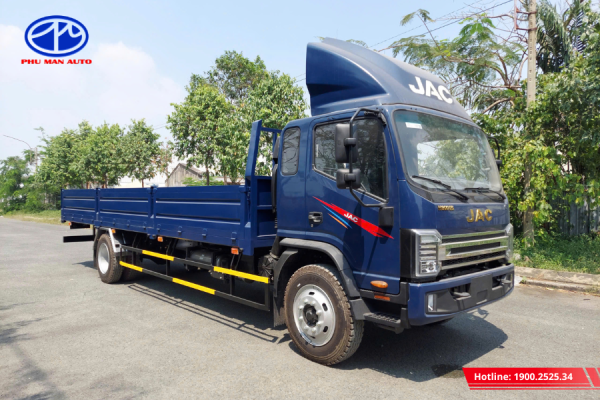 Ngoại thất xe được thiết kế hiện đại, chắc chắn