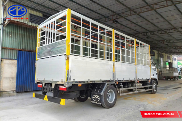 Thiết kế thùng mui bạt chắc chắn, khung xương cứng cáp
