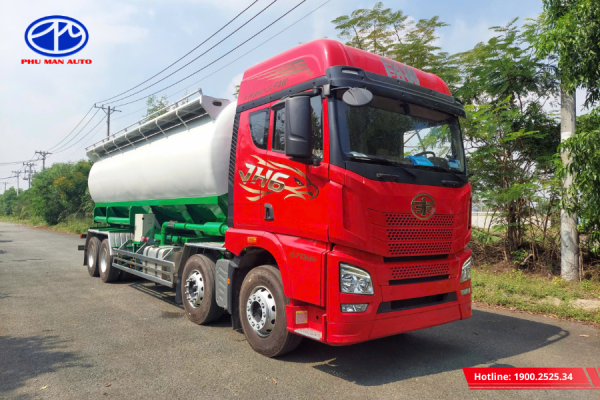 Xe sở hữu cabin JH6 cao cấp, khung gần chắc chắn