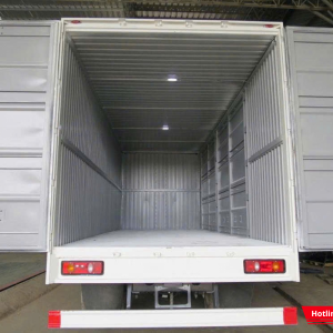 Cửa mở tiện lợi, dễ dàng bốc dỡ hàng hóa