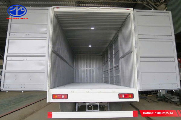 Cửa mở tiện lợi, dễ dàng bốc dỡ hàng hóa