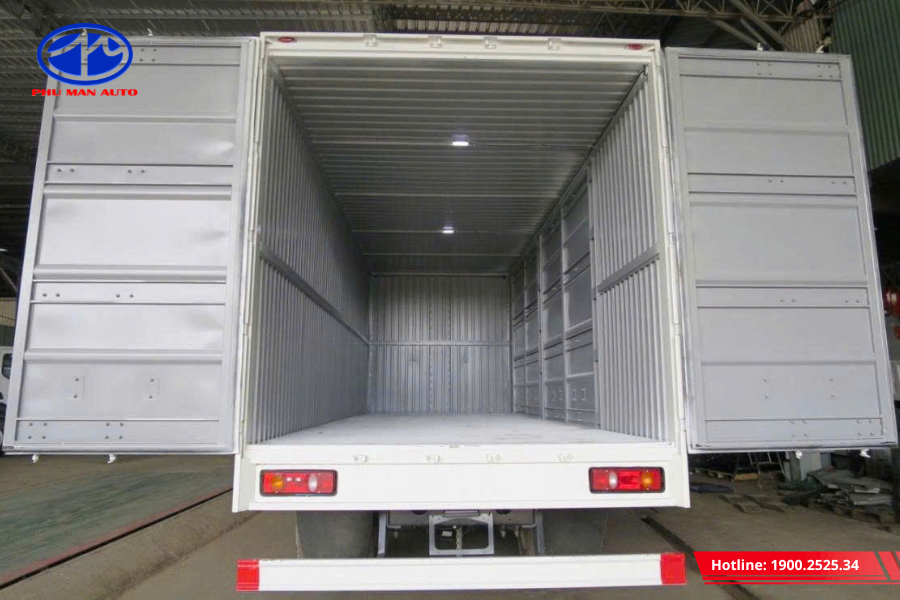 Cửa mở tiện lợi, dễ dàng bốc dỡ hàng hóa