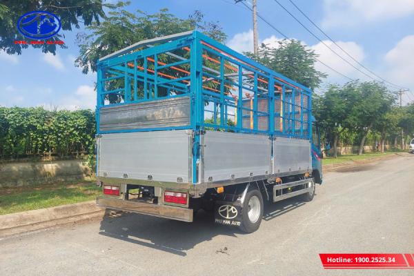 Thùng xe bửng nhôm chắc chắn, chở được nhiều hàng hóa