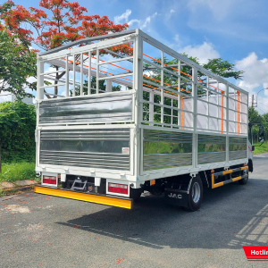 Thùng xe được thiết kế tỉ mỉ, cứng cáp