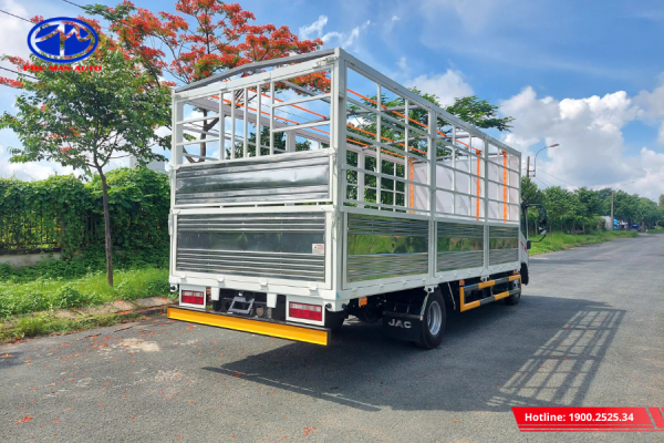 Thùng xe được thiết kế tỉ mỉ, cứng cáp