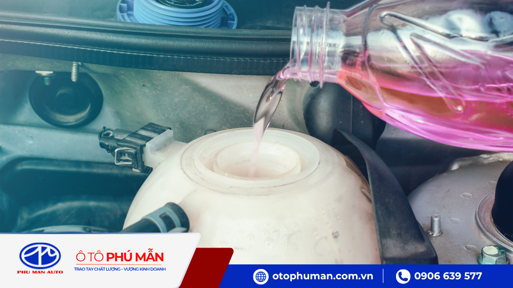 Thực hiện châm nước làm mát xe tải theo đúng mức quy định