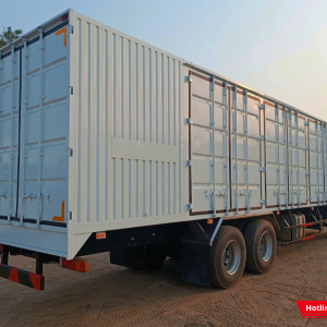 Thiết kế thùng xe lớn và kín giúp bảo quản hàng hóa tối ưu