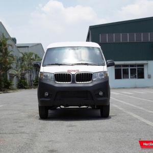 Xe thiết kế hiện đại với lướt tản nhiệt nổi bật