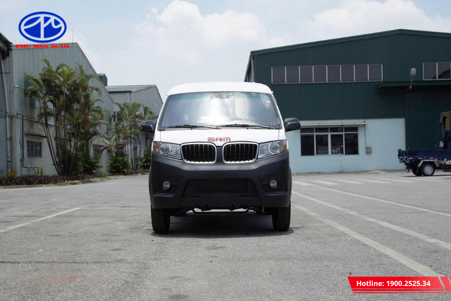 Xe thiết kế hiện đại với lướt tản nhiệt nổi bật