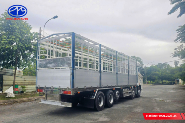 Thiết kế bửng nhôm kết hợp mui bạt thuận tiện cho việc bốc dỡ hàng hóa