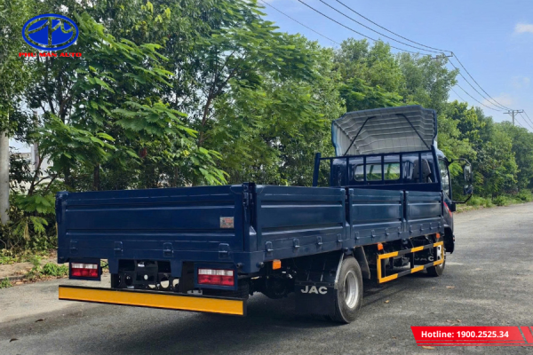 Thùng xe JAC N350SL E5 thiết kế dạng lửng, thuận tiện cho việc bốc dỡ hàng hóa