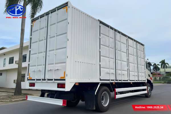 Thùng xe kết cấu chắc chắn, kín đáo và an toàn