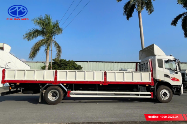 Thùng lửng rộng rãi, phù hợp chở hàng hóa kích thước lớn