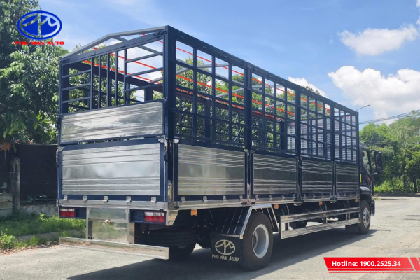 Xe JAC DAWOS sở hữu thùng mui bạt giúp linh hoat bốc dỡ hàng hóa